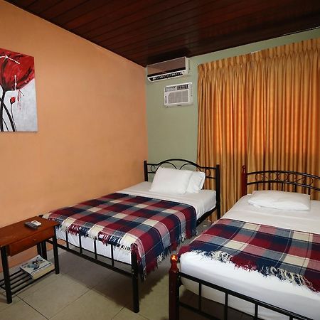 Hostal Cocos Inn Панама Сити Екстериор снимка