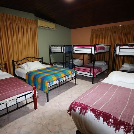 Hostal Cocos Inn Панама Сити Екстериор снимка