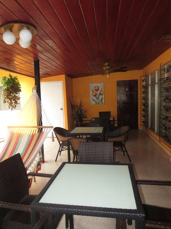 Hostal Cocos Inn Панама Сити Екстериор снимка