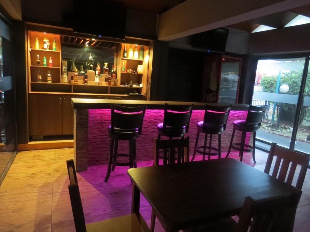 Hostal Cocos Inn Панама Сити Екстериор снимка
