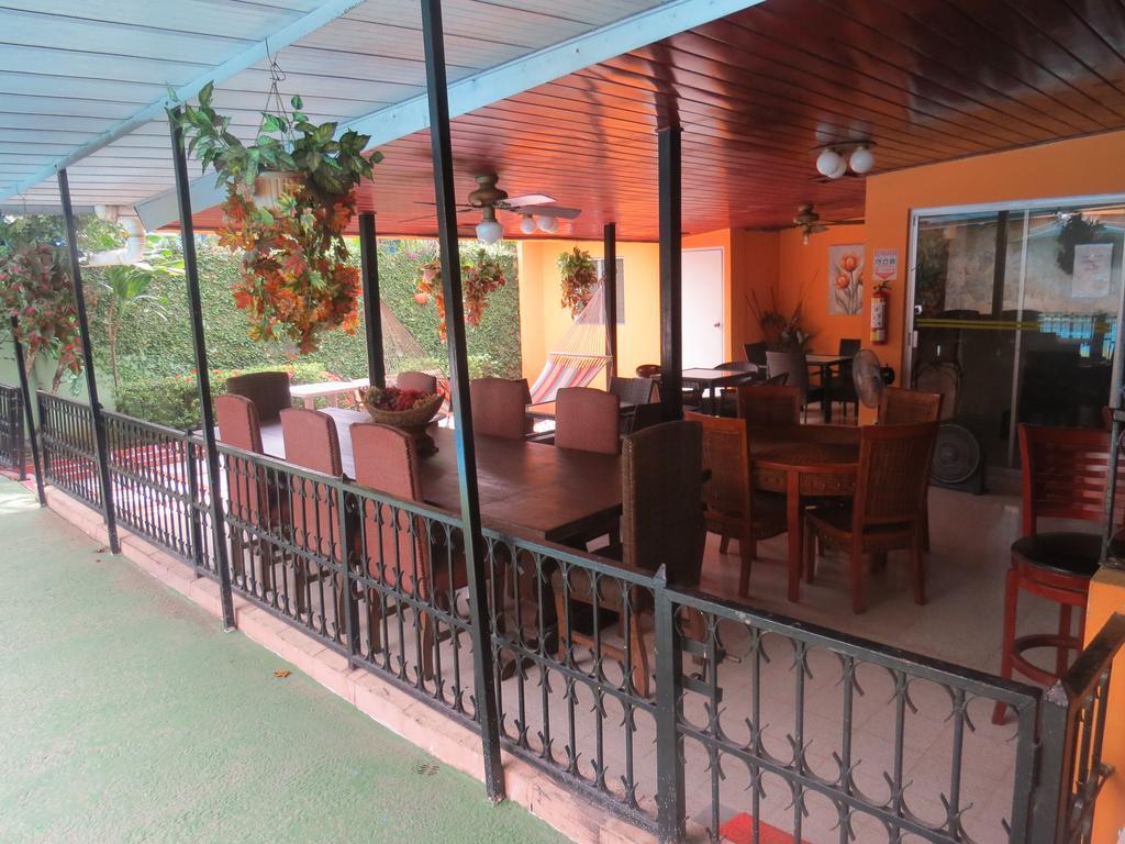 Hostal Cocos Inn Панама Сити Екстериор снимка