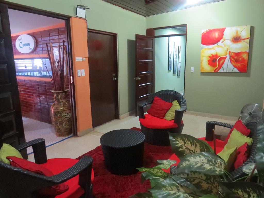 Hostal Cocos Inn Панама Сити Екстериор снимка