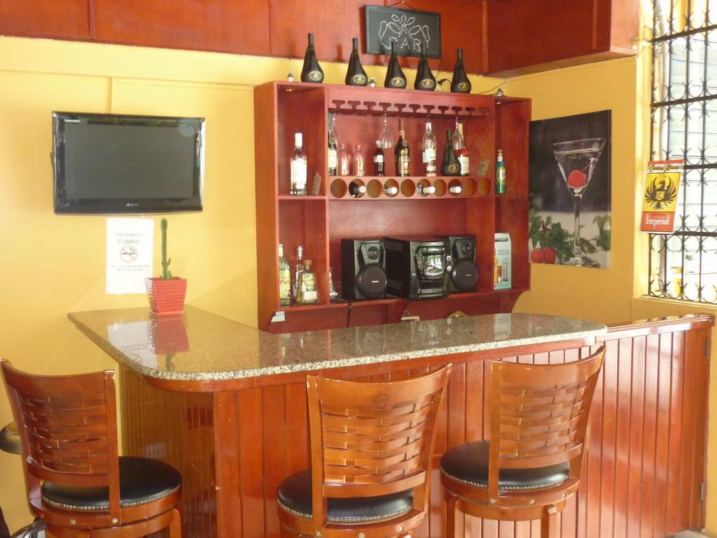 Hostal Cocos Inn Панама Сити Екстериор снимка