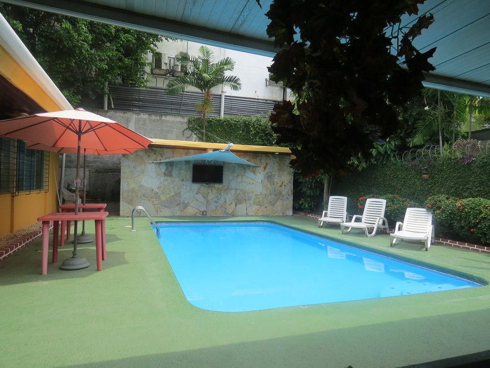 Hostal Cocos Inn Панама Сити Екстериор снимка