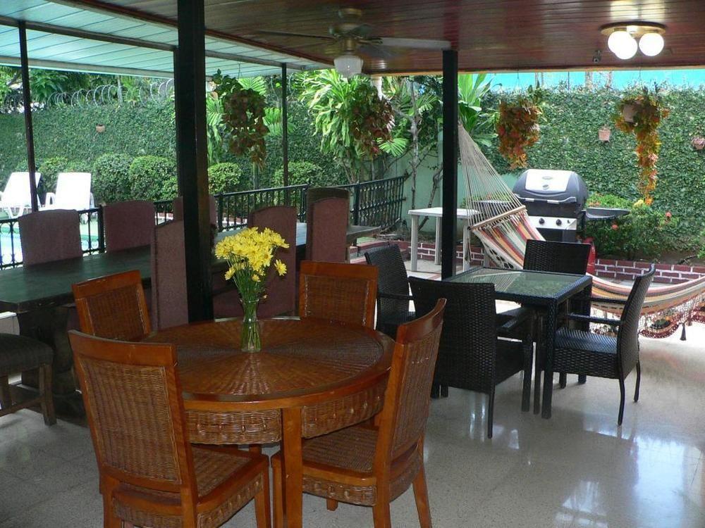 Hostal Cocos Inn Панама Сити Екстериор снимка