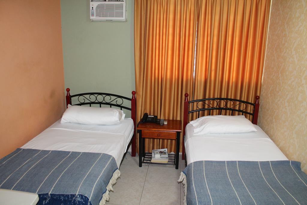 Hostal Cocos Inn Панама Сити Екстериор снимка