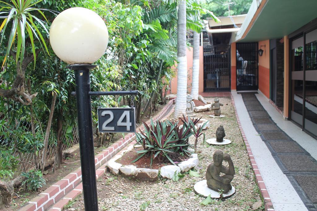 Hostal Cocos Inn Панама Сити Екстериор снимка