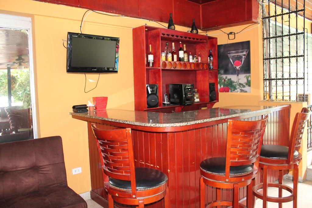 Hostal Cocos Inn Панама Сити Екстериор снимка