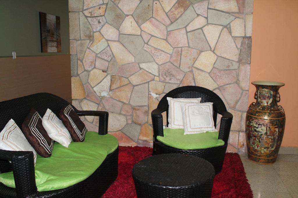 Hostal Cocos Inn Панама Сити Екстериор снимка