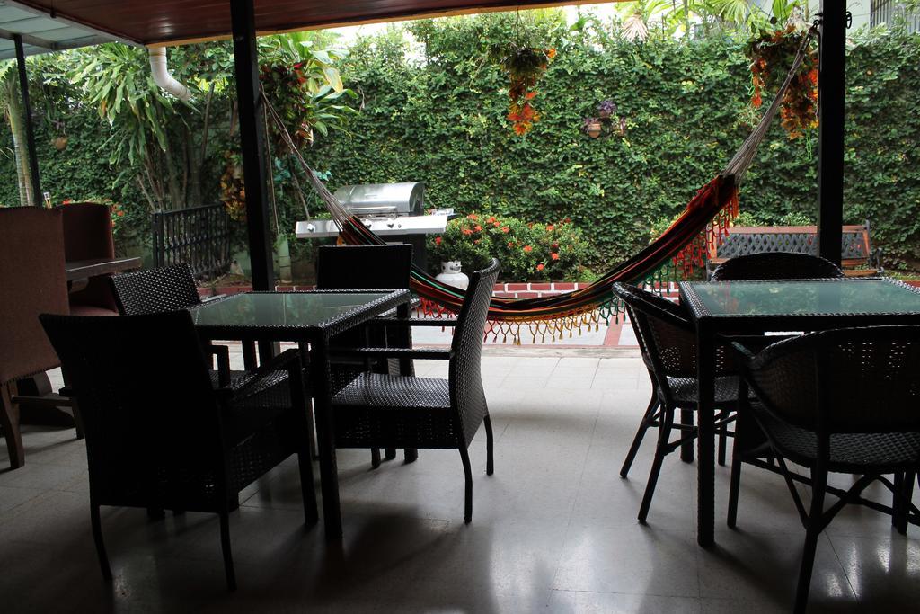 Hostal Cocos Inn Панама Сити Екстериор снимка