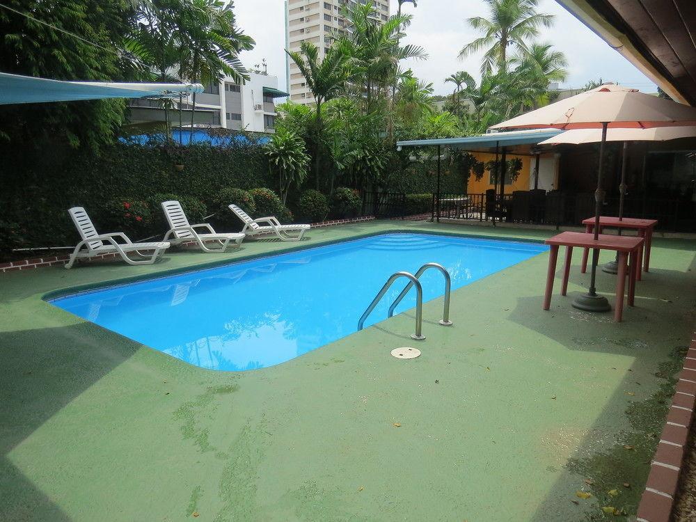 Hostal Cocos Inn Панама Сити Екстериор снимка