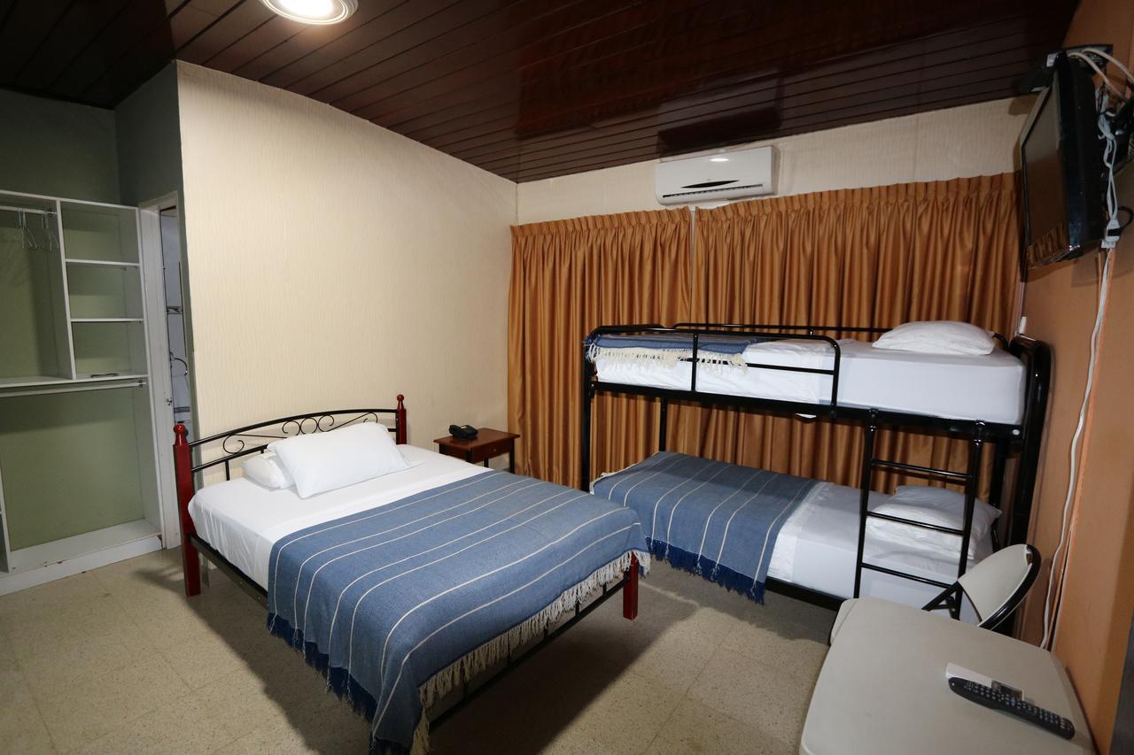 Hostal Cocos Inn Панама Сити Екстериор снимка