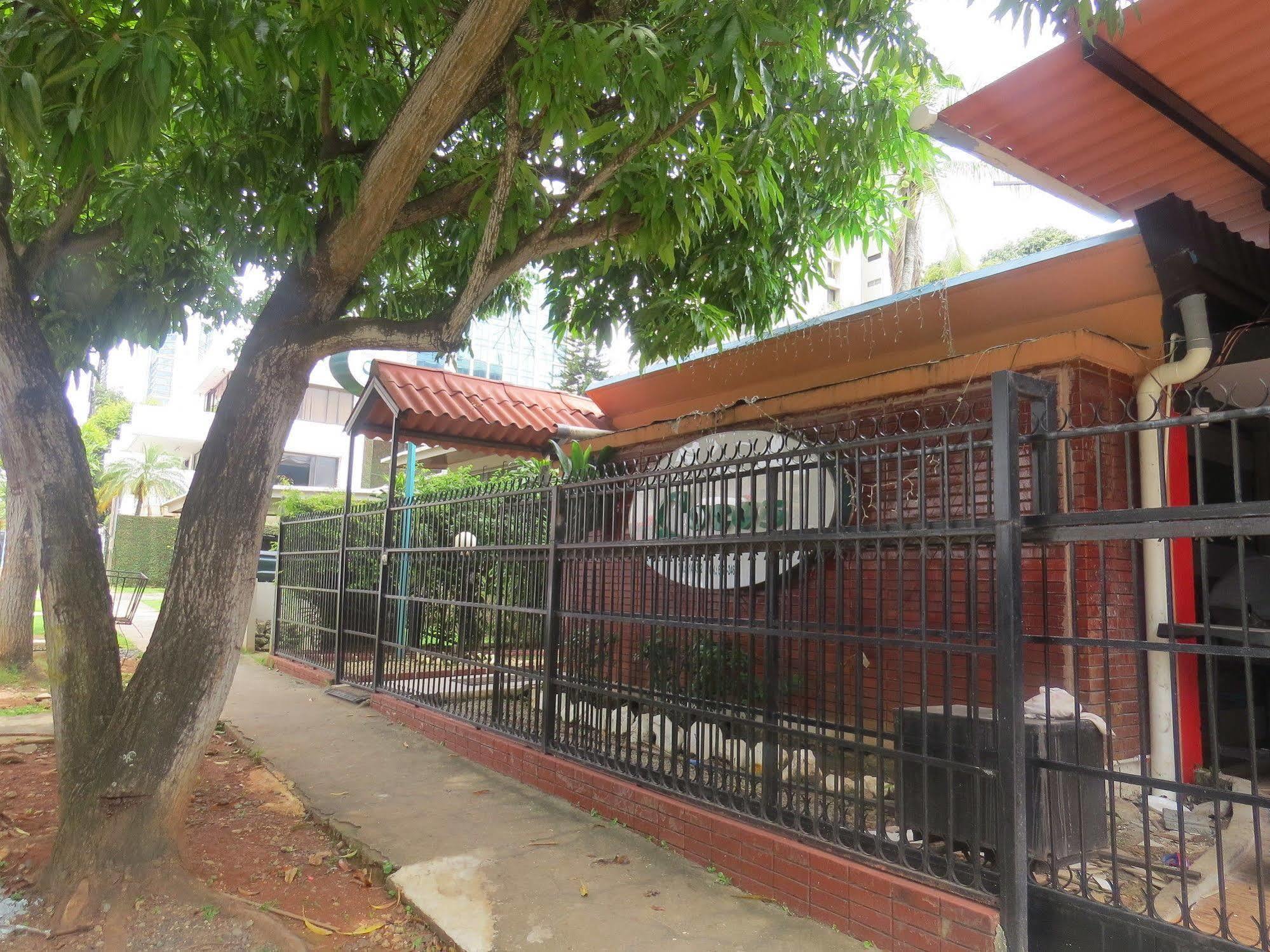 Hostal Cocos Inn Панама Сити Екстериор снимка