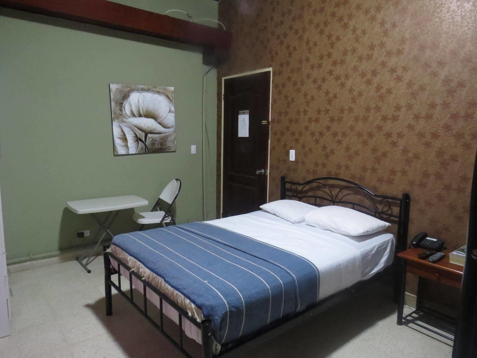 Hostal Cocos Inn Панама Сити Екстериор снимка