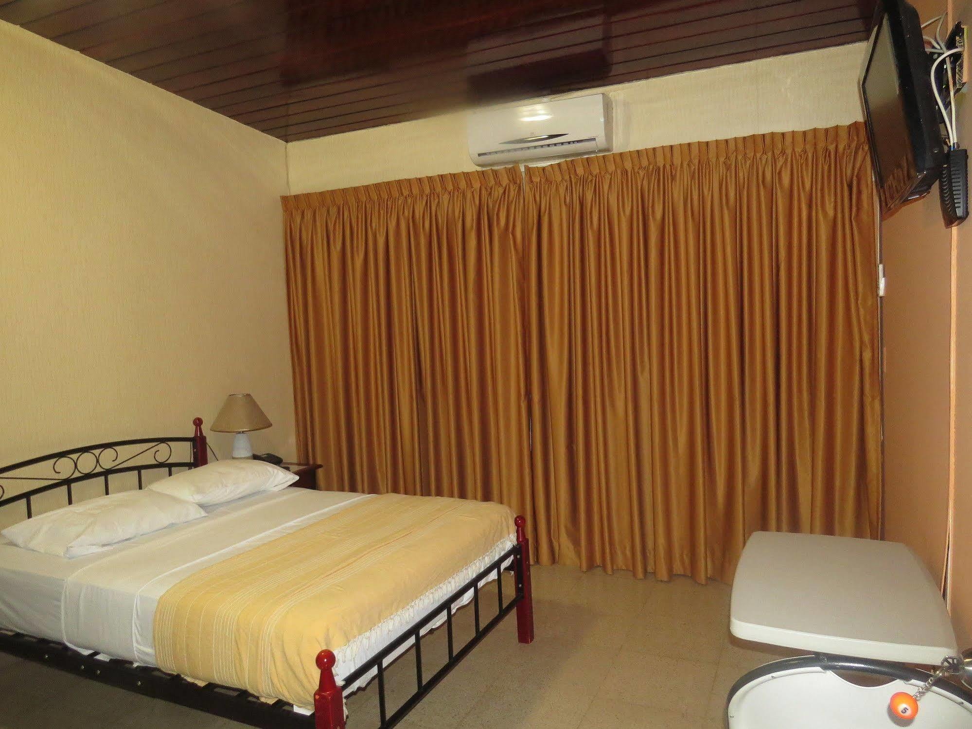 Hostal Cocos Inn Панама Сити Екстериор снимка
