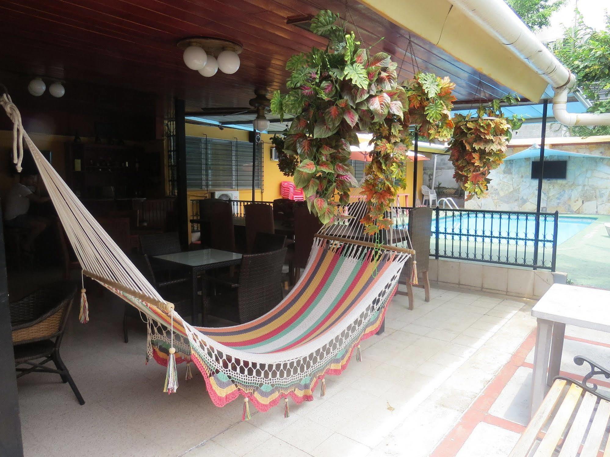 Hostal Cocos Inn Панама Сити Екстериор снимка