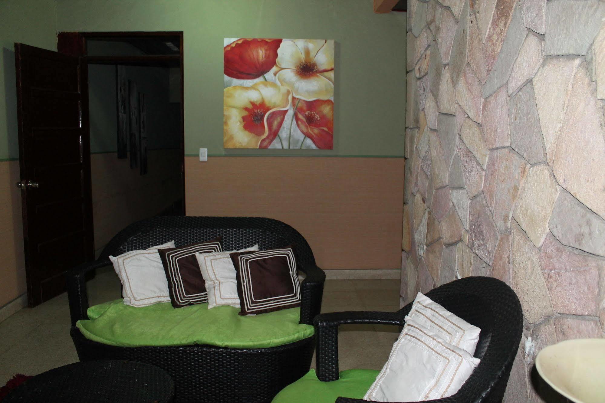 Hostal Cocos Inn Панама Сити Екстериор снимка