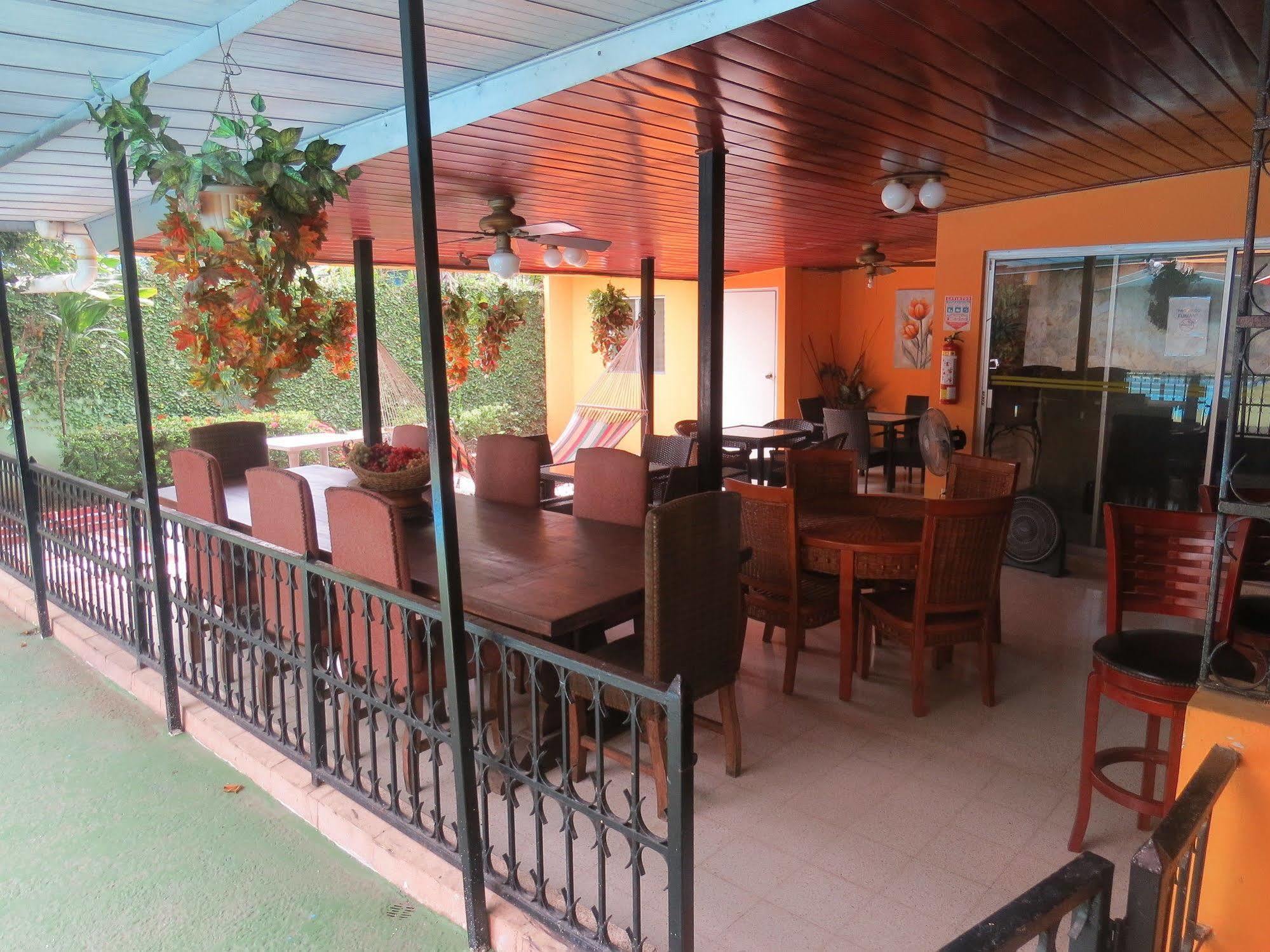Hostal Cocos Inn Панама Сити Екстериор снимка